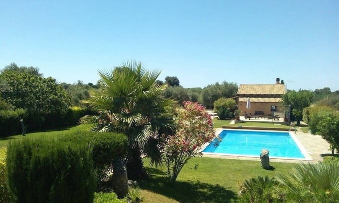 Alghero House | Villa 100 sq m, veranda, pool m 12 x 6, about 1.5 km from the sea and town.