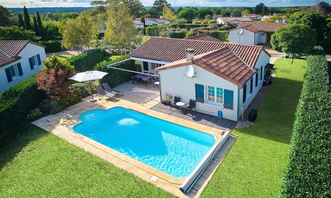 Vasles Villa | Villa 4 pers. unabhängig, 2 Bäder, privates Schwimmbad 4 Personen
