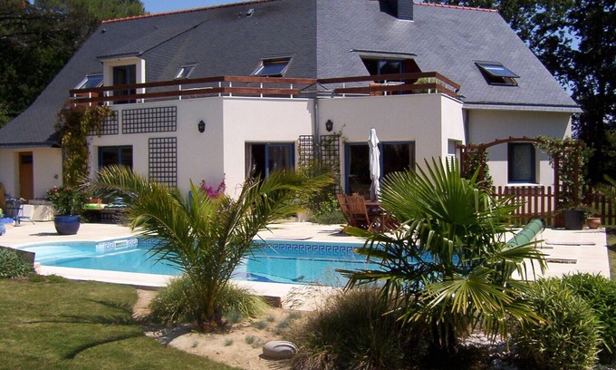 Arradon House | Villa 8/10 people (4 bedrooms-6 beds) - private heated pool - closed Garden