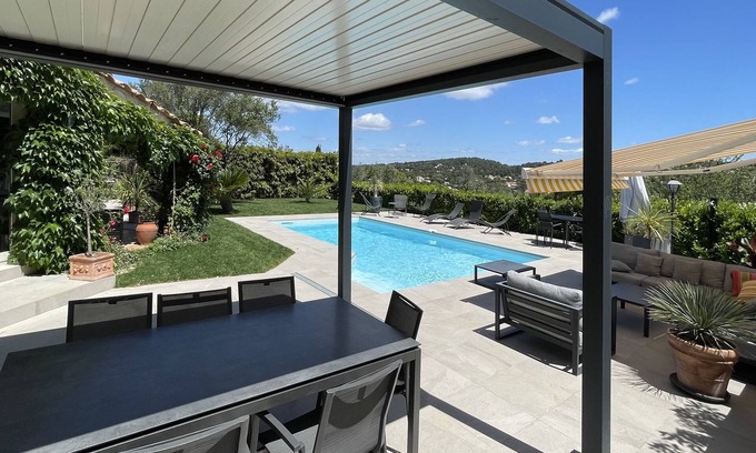 Saint-Gely-du-Fesc Villa | Villa 8 people, garden, swimming pool, great views, quiet, near Montpellier