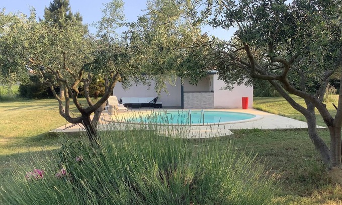 Saint-Paulet-de-Caisson House | Villa Avec Piscine au Cœur de la Provence