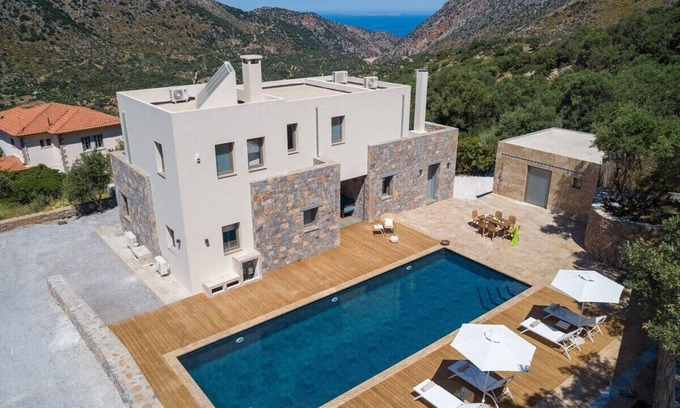 Vrachasi Villa | Villa Adagio: 5BR Luxury Villa with Eco Heated Pool