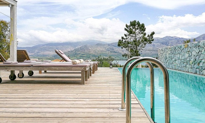 Aktio-Vonitsa Villa | Villa Aetos Summary: