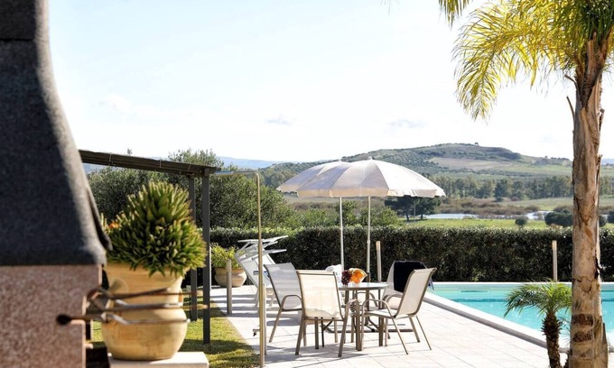 Paceco Villa | Villa Agaver with swimming pool overlooking the lake
