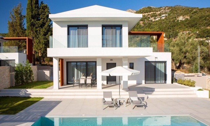 Nidri Villa | Villa Aggelos, within easy walk of the beach, shops and restaurants.