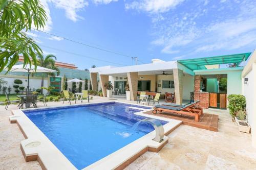 Matancitas Villa | Villa Alida Nagua Pool Beach Dailymaid & Bbq
