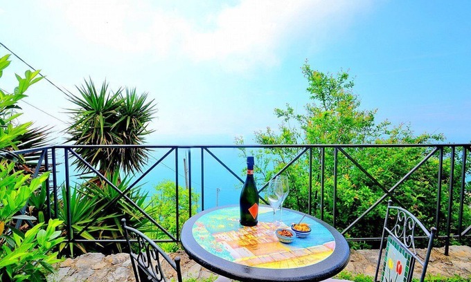 San Michele House | Villa Almerina: An elegant and welcoming three-story independent house which faces the sun and the sea, with Free WI-FI.