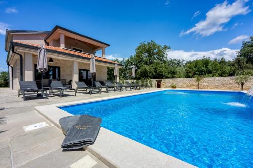 Tar-Vabriga Villa | Villa Alves with Private Pool