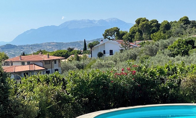 San Martino Bassa Villa | Villa Amyra, your view to dream stay in the beautiful Abruzzo region.