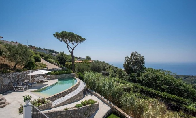 Sant'Agata sui Due Golfi Villa | Villa Andrilla: Infinity Pool by Feeling Italy