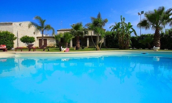 Scicli Villa | VILLA ANTICA AIA - SWIMMING POOL, 7 ROOMS WITH BATHROOM AND WIFI IN SCICLI
