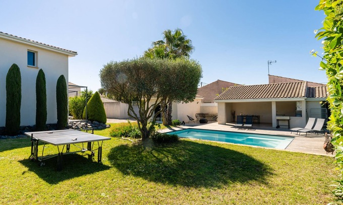 Bessan Villa | Villa Araspau, Family Getaway 10 min from Beach