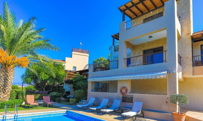 Latsi Villa | Villa Arbanassi in Latchi