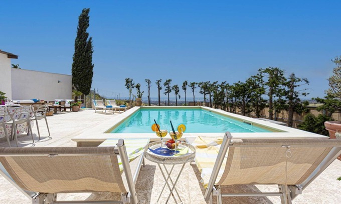 Ragusa Villa | Villa Ardith by Villa Plus