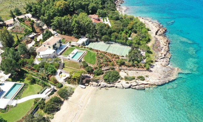 Kilada Villa | Villa Aria - Luxury Beachfront Villa with Pool and Tennis Court