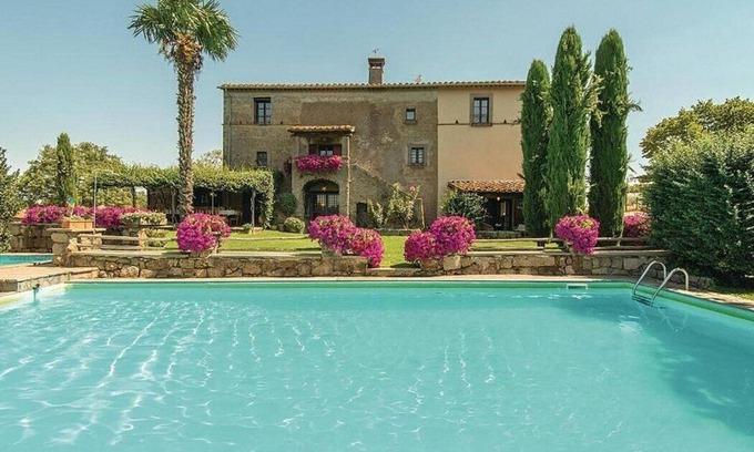 Vitorchiano Villa | Villa Armenide: A splendid seventeenth-century three-story historical villa located on top of a small hill.