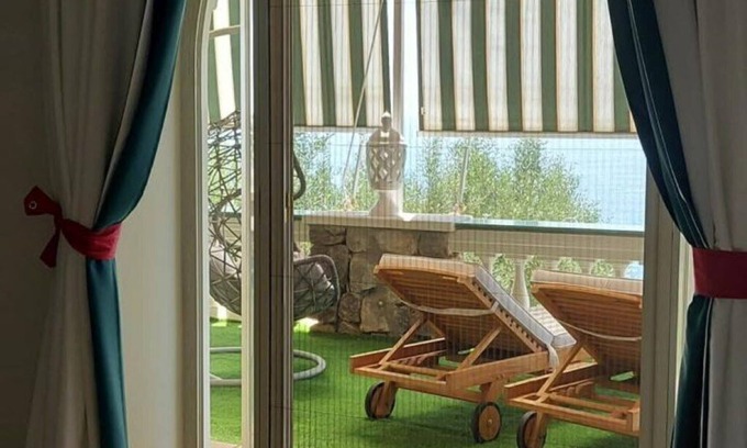 Laurito Villa | Villa Arzilla 3 is a spacious apartment located between Positano and Praiano