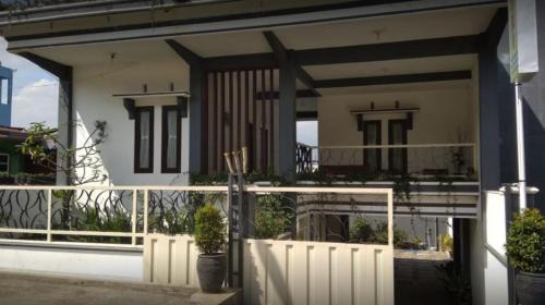 Ngaglik House | Villa Asri