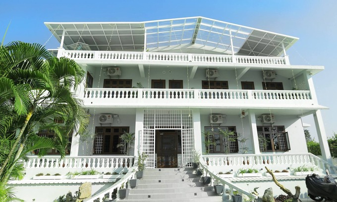 Bullawala Villa | Villa at the foothills of Himalayas