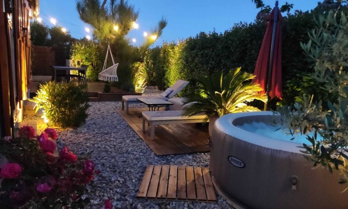 Le Cailar House | Villa au Coeur de la Camargue Avec Jacuzzi