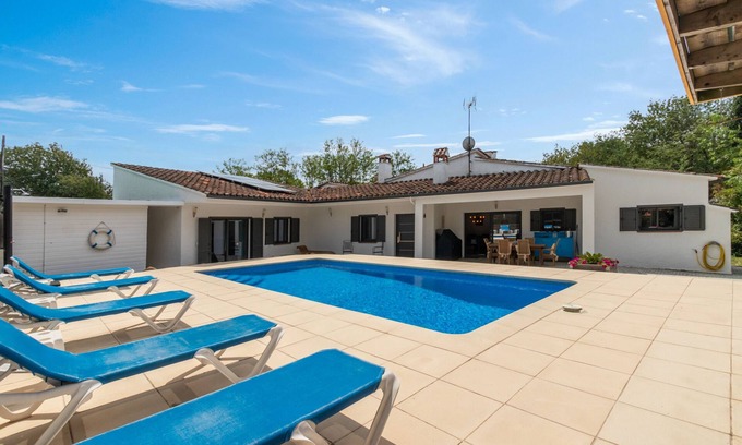 La Canyera Villa | Villa "Aurora" with Pool, Garden, Terraces & Wi-Fi