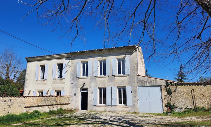 Saint-Jean-d'Angely House | Villa Ausone, Maison Spacieuse Entièrement Rénovée Lumineuse Avec Beaux Volumes