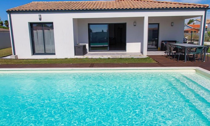 Saint-Sulpice-de-Royan Villa | VILLA avec PISCINE chauffée trois chambres