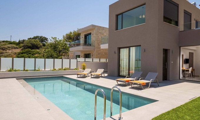 Kato Galatas Villa | Villa Avgi I Luxury close to the Sea