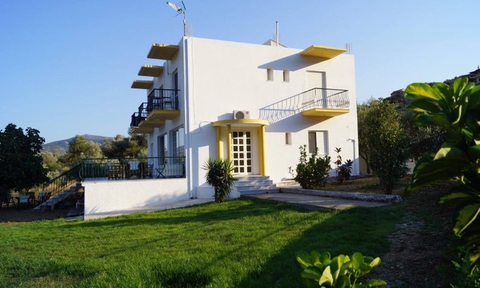 Kymi-Aliveri Villa | Villa Axia-Art 5pm from the sea