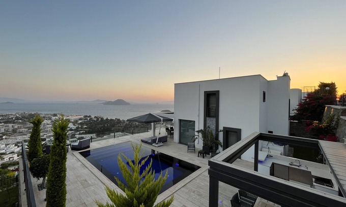 Kadıkale Villa | Villa Aylinda with Private Heated Pool