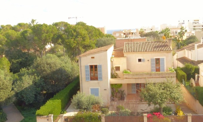 Cala Bona Ski Chalet | Villa Azalea: large house perfect for families or groups up to 6 people.
