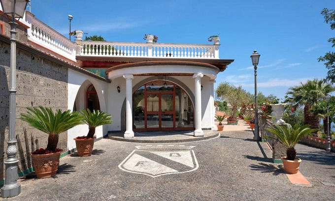 Nerano Villa | Villa 'Azzurra' with Sea View, Wi-Fi and Air Conditioning