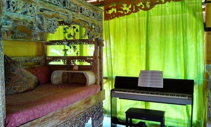 Penatih Villa | Villa "Bali Paradise" 5br. Two houses 3br + 2br, swimming pool, big garden.