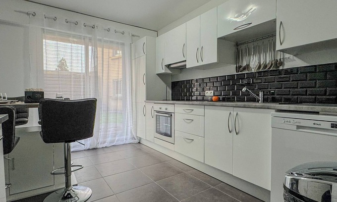 Chartres Apartment | Villa Bel Air - apartment with garden