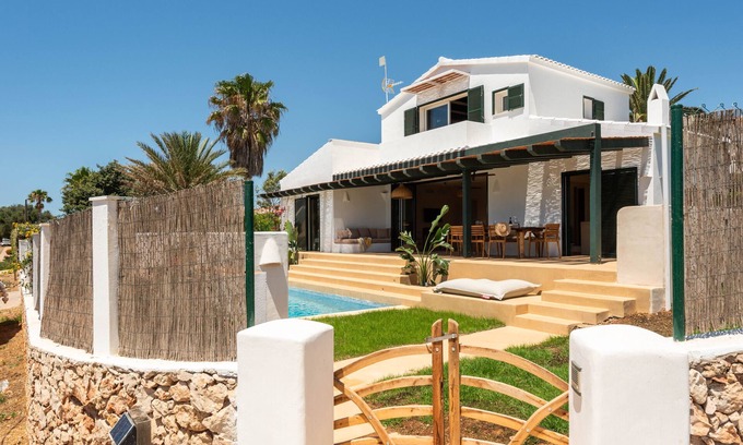 Binisafua Villa | Villa 'Binimadi' with Sea View, Wi-Fi and Air Conditioning