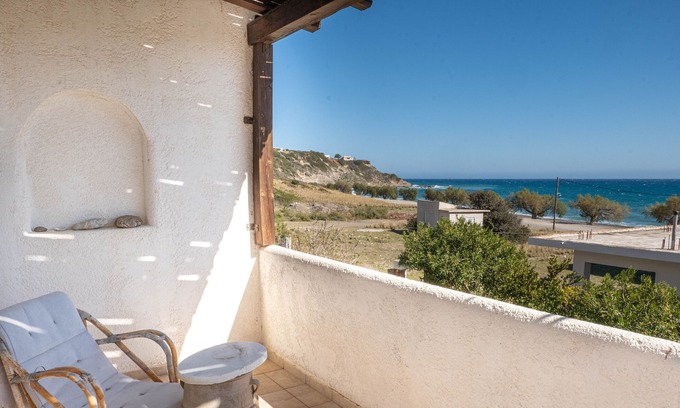 Tsoutsouros Villa | Villa "Bord De Mer Ile De Crete" with private terrace, Wi-Fi & air conditioning