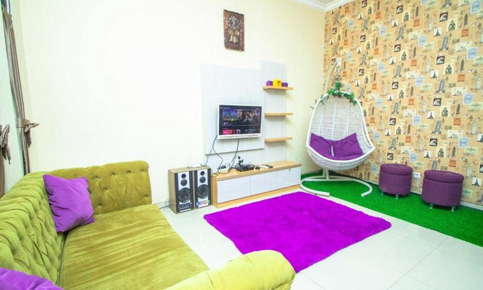 Sidomulyo Villa | Villa Bromo 32 with Karaoke & Balcony
