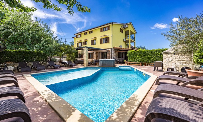 Strpacici Villa | Villa Bucks near Poreč for 20 persons with Sea View, Whirlpool, Sauna & Fitness