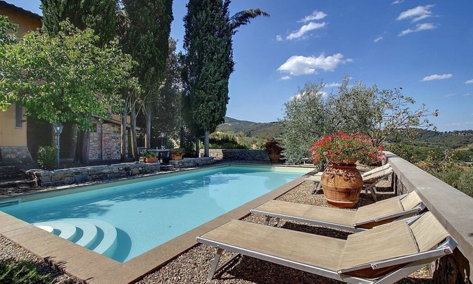 Ponte Agli Stolli Villa | Villa Buonagrazia: A charming three-story villa in the characteristic style of the Tuscan countryside.