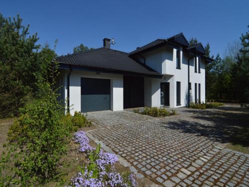 Borne Sulinowo Villa | Villa by Lake in Borne Sulinowo
