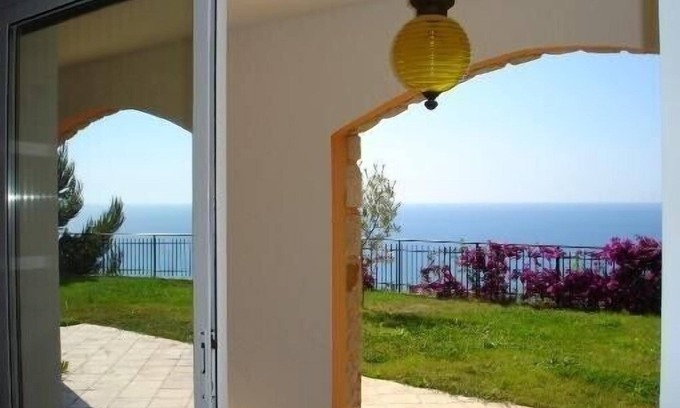 Latte Villa | Villa by the sea near Monaco
