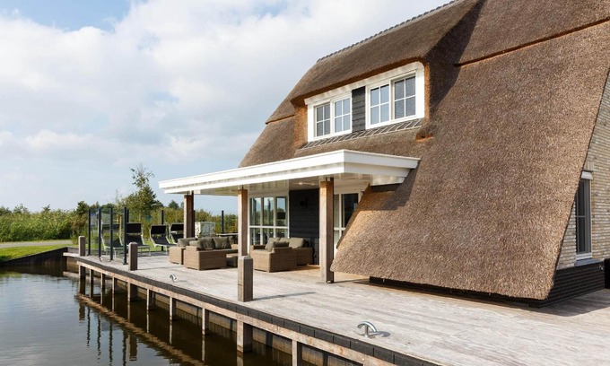 Delfstrahuizen Villa | Villa by the Water with Sauna and Terrace