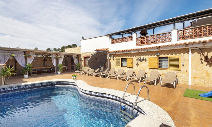 Rubi House | Villa 'Cal Ramon for 15 people' with private pool, Wi-Fi, and air conditioning