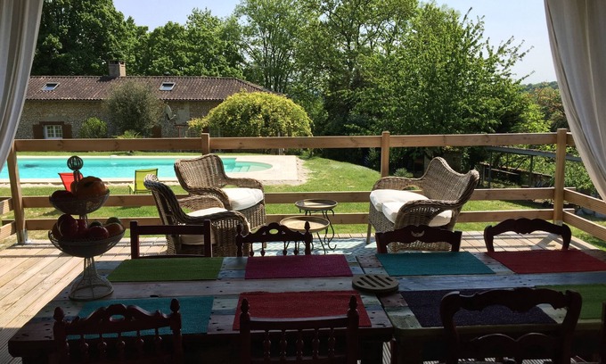 Leguillac-de-l'Auche House | Villa Caroly gite with private pool