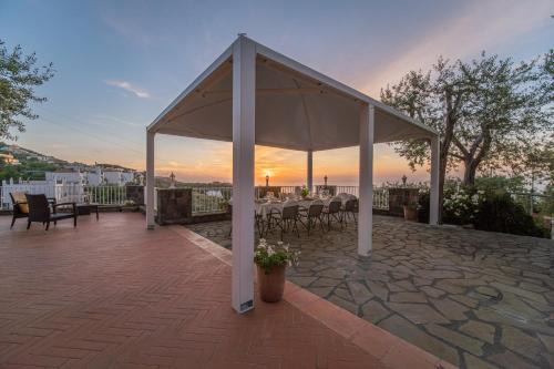 Priora Villa | Villa Carolina Sorrento Private Heated Pool and Sea View