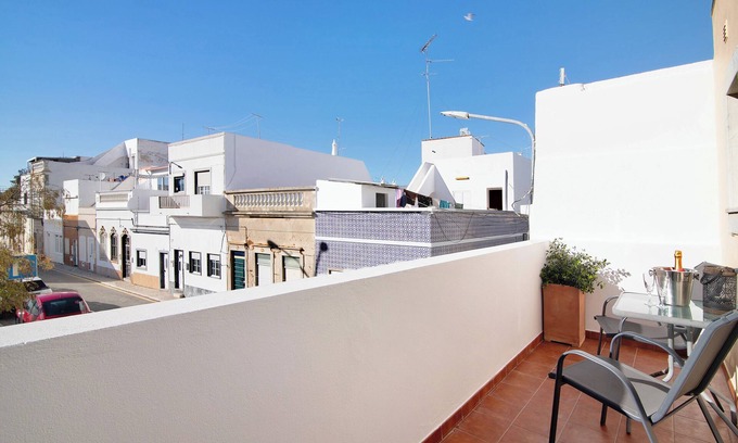 Olhao Villa | Villa 'Casa Mar-a-vila' with Private Terrace, Wi-Fi and Air Conditioning