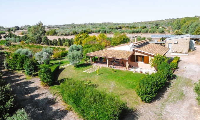 Pimentel House | Villa 'Casa Serra' with Mountain View, Wi-Fi and Air Conditioning