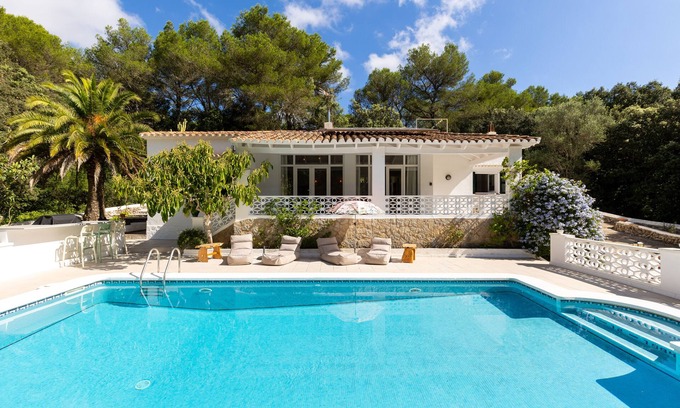 Minorca Villa | Villa Caterina, a beautiful authentic villa in wooded surroundings.