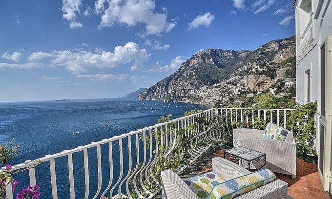 Arienzo Villa | Villa Cleopatra: An elegant and welcoming two-story villa built sheer above the sea, with Free WI-FI.
