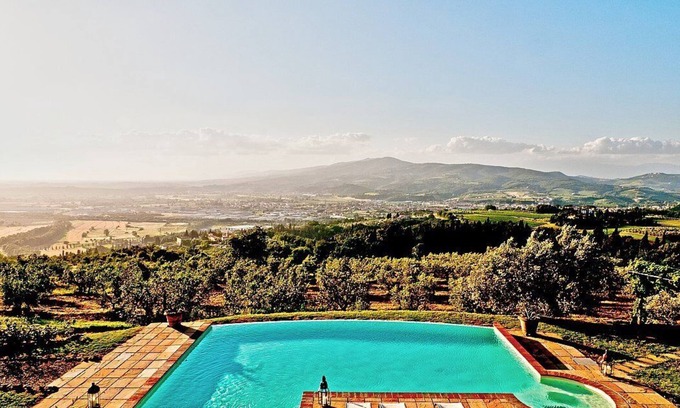 Montelupo Fiorentino Villa | Villa Collarina Grande: An elegant and welcoming two-story age-old farm house surrounded by the greenery, with Free WI-FI.